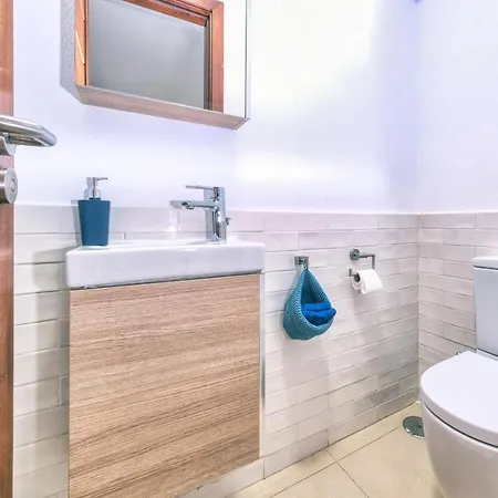 Casa Bleu 2 Floors ,2 Bedrooms ,equipped Kitchen ,balcony ,terrace And Grill * Puerto Calero