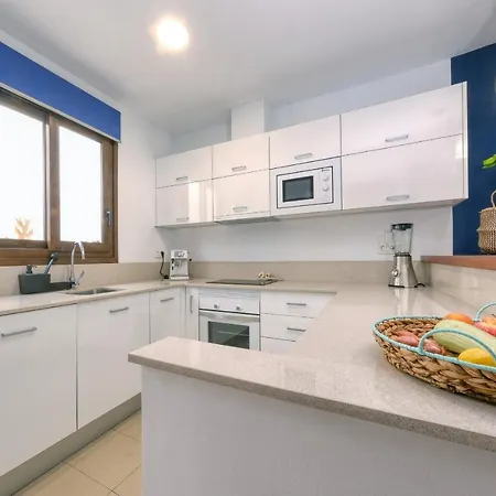 Σπίτι διακοπών Casa Bleu - Duplex With Shared Pool, Balcony, Terrace And Grill By Lanzarote