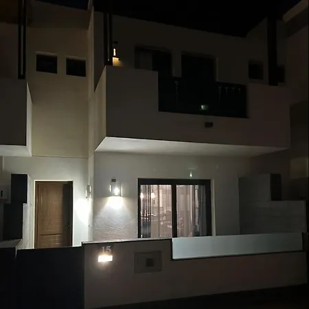 Casa Bleu 2 Floors ,2 Bedrooms ,equipped Kitchen ,balcony ,terrace And Grill *