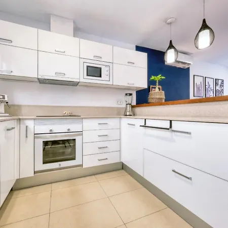 Casa Bleu 2 Floors ,2 Bedrooms ,equipped Kitchen ,balcony ,terrace And Grill *
